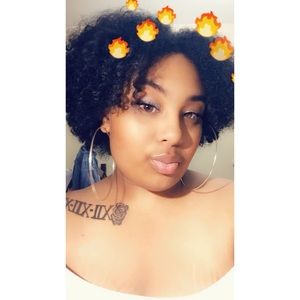 Meet your Posher, Chanel